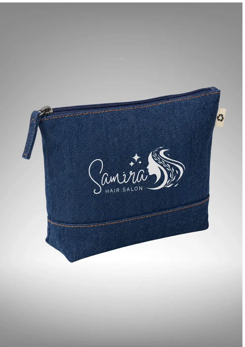 Camiseta junto a bolsa y botella personalizadas de un mismo proyecto de marca